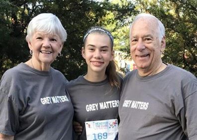 John y Judy Hoffman con su nieta