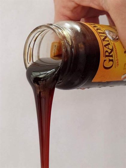 Cold molasses is a highly viscous liquid, as every grandmother knows.